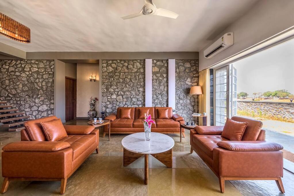 Stone Mansion By Phoenix Stays Igatpuri Exterior foto